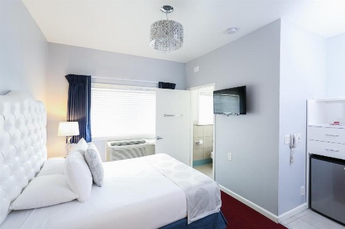 The Hotel Hollywood - image 2