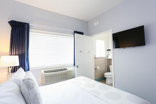 The Hotel Hollywood - image 20