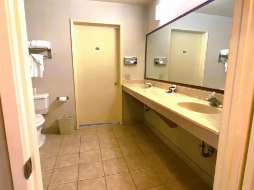 Ramada by Wyndham Los Angeles/Wilshire Center - image 17