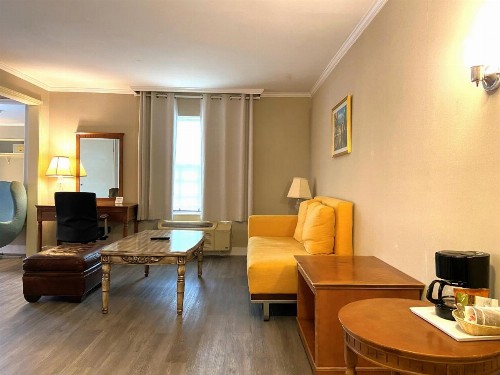 Ramada by Wyndham Los Angeles/Wilshire Center - image 2