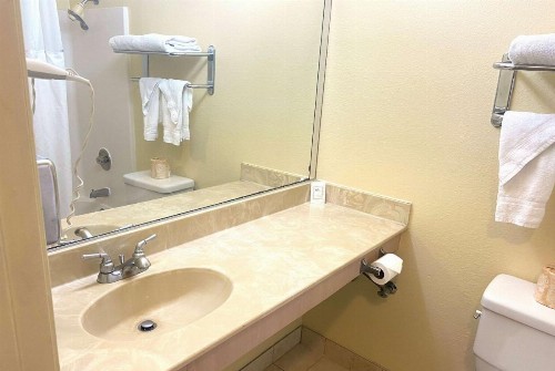 Ramada by Wyndham Los Angeles/Wilshire Center - image 20