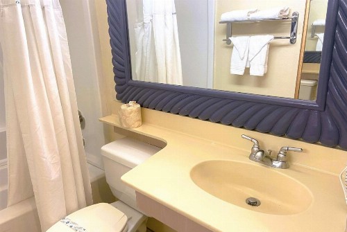 Ramada by Wyndham Los Angeles/Wilshire Center - image 21