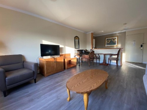 Ramada by Wyndham Los Angeles/Wilshire Center - image 3