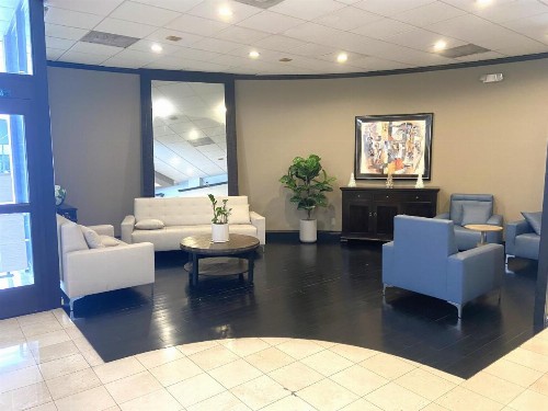 Ramada by Wyndham Los Angeles/Wilshire Center - image 8
