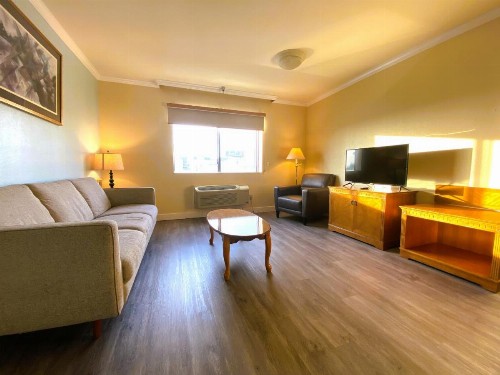 Ramada by Wyndham Los Angeles/Wilshire Center - image 9