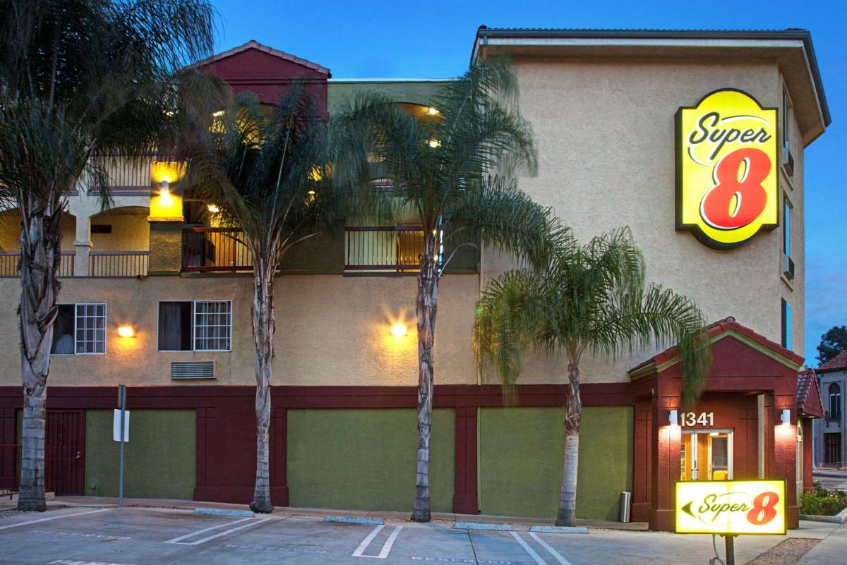 Super 8 by Wyndham Los Angeles Downtown - main image
