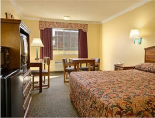 Super 8 by Wyndham Los Angeles Downtown - image 7