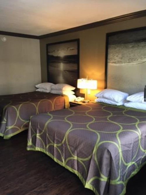 Skyways Hotel - image 2