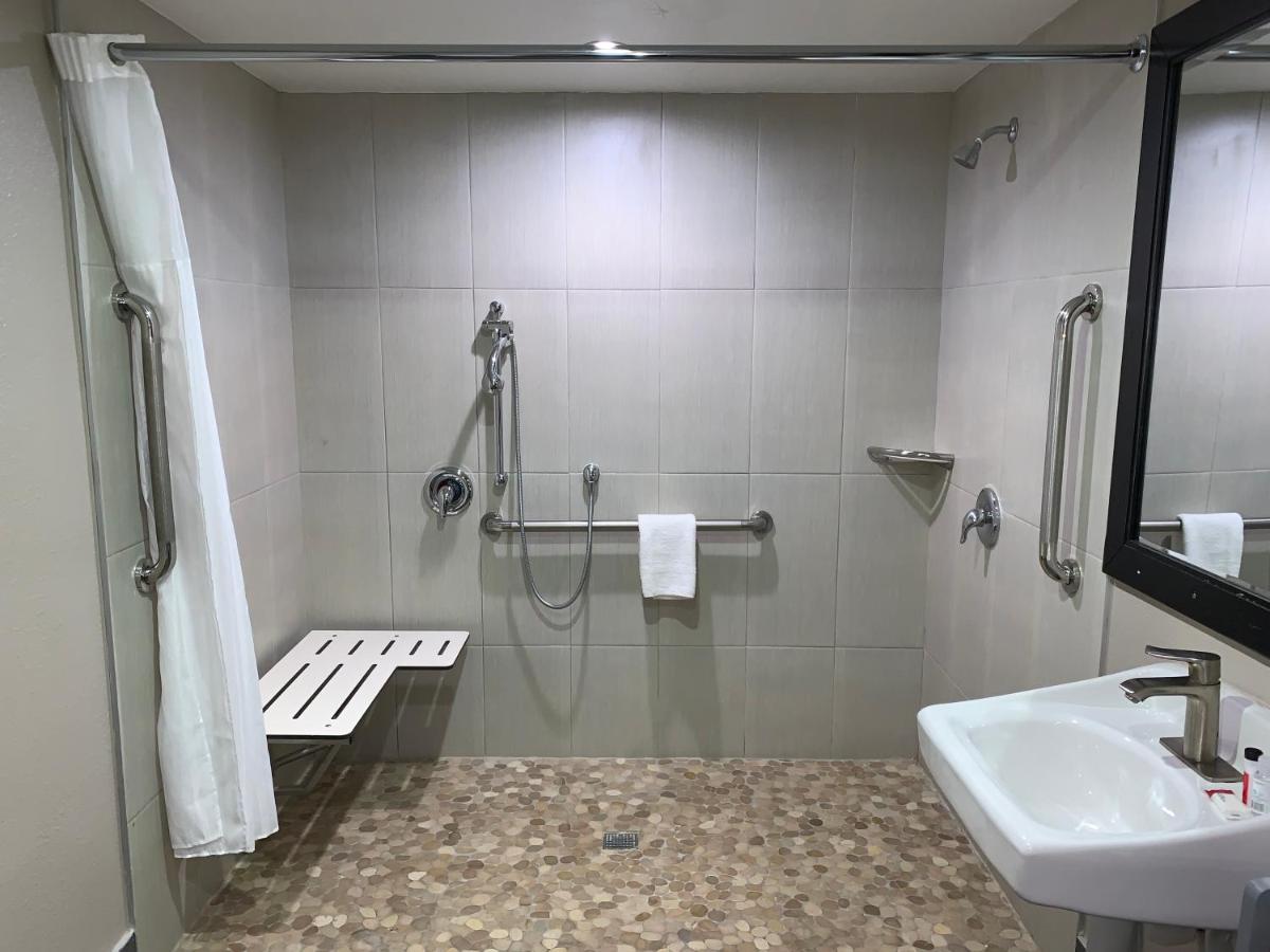 Skyways Hotel - image 4
