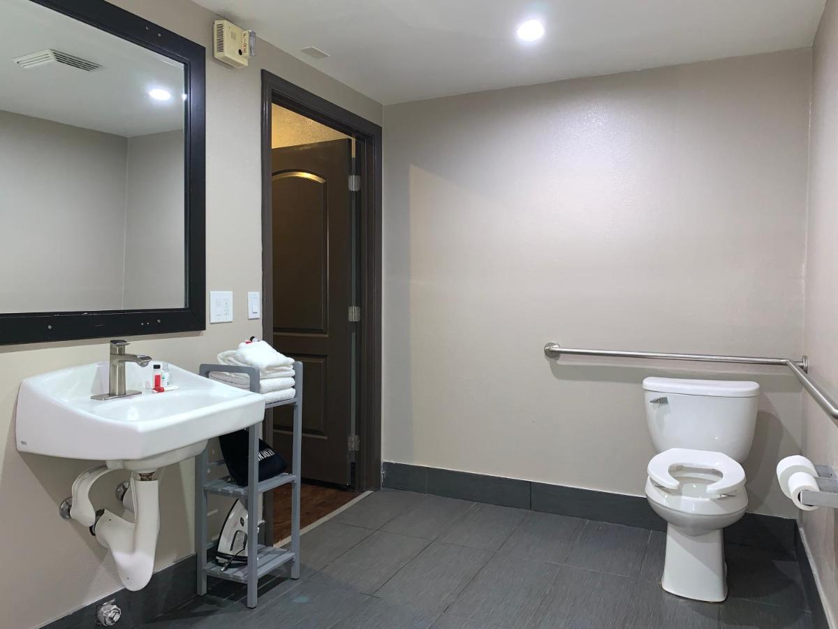 Skyways Hotel - image 6