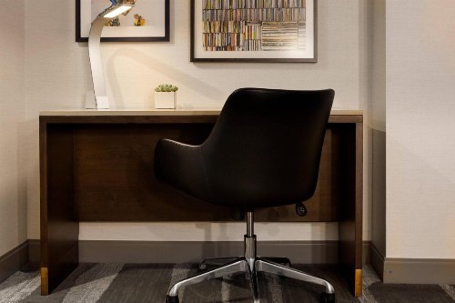 Renaissance Los Angeles Airport Hotel - image 12