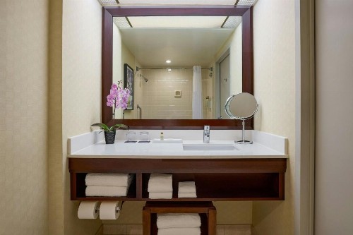 Renaissance Los Angeles Airport Hotel - image 24