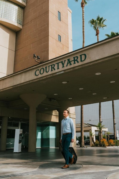 Courtyard by Marriott Los Angeles LAX / Century Boulevard - image 7