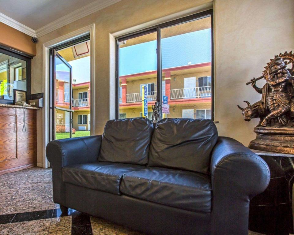 Rodeway Inn Near Venice Beach - image 2