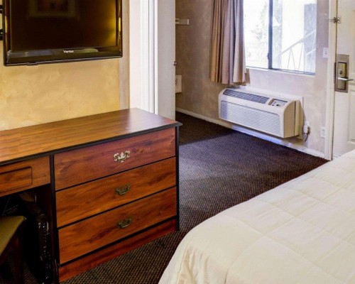 Rodeway Inn Near Venice Beach - image 25