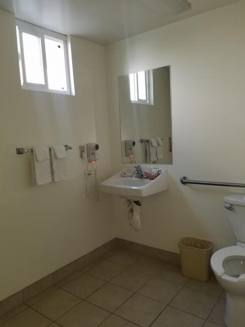 Super 8 by Wyndham Los Angeles-Culver City Area - image 13