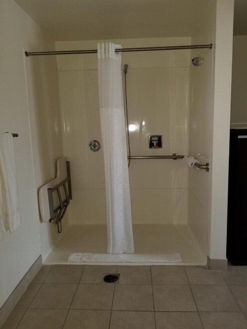 Super 8 by Wyndham Los Angeles-Culver City Area - image 14