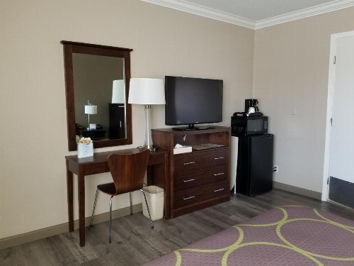Super 8 by Wyndham Los Angeles-Culver City Area - image 19