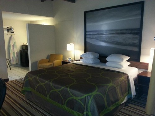 Super 8 by Wyndham Los Angeles-Culver City Area - image 22