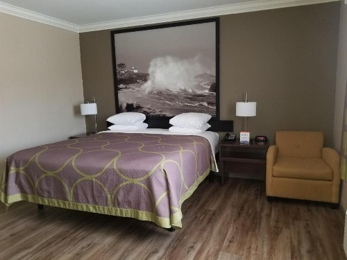 Super 8 by Wyndham Los Angeles-Culver City Area - image 7