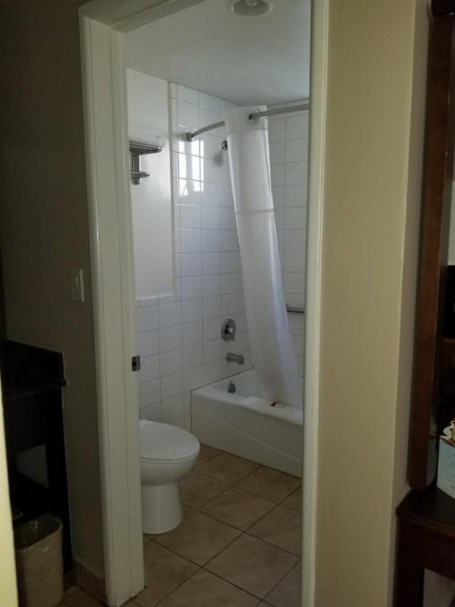 Super 8 by Wyndham Los Angeles-Culver City Area - image 8