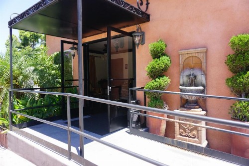 Casa Bella Inn Downtown LA - image 3