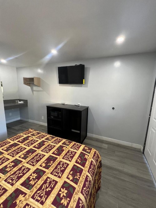 Eastsider Motel - image 14