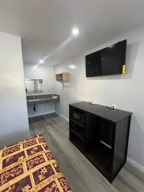 Eastsider Motel - image 18