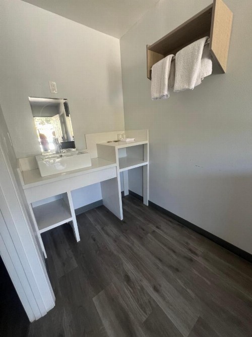 Eastsider Motel - image 2