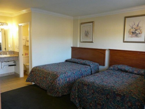 Eastsider Motel - image 3