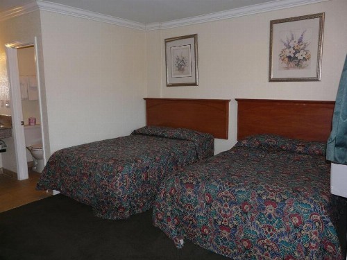 Eastsider Motel - image 7