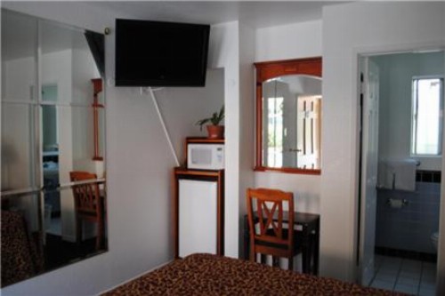 Rose Bowl Motel - image 15
