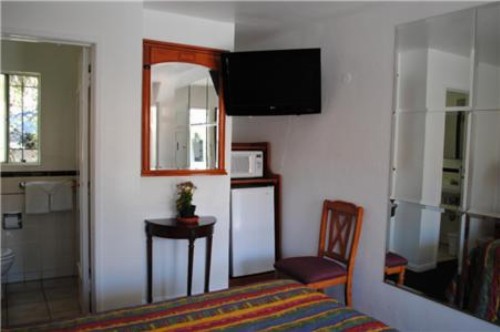 Rose Bowl Motel - image 16