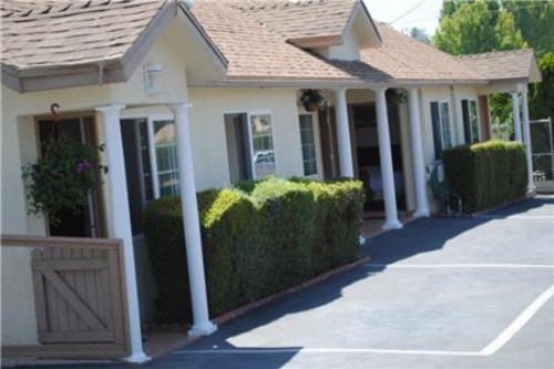Rose Bowl Motel - image 2