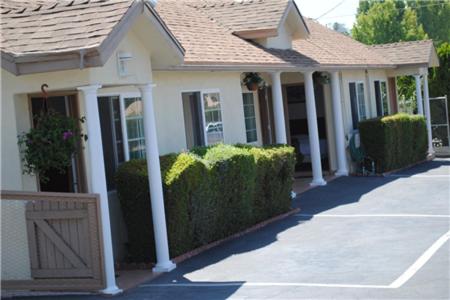 Rose Bowl Motel - image 2