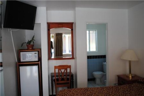 Rose Bowl Motel - image 6