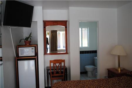 Rose Bowl Motel - image 6