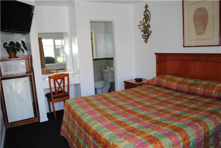 Rose Bowl Motel - image 7