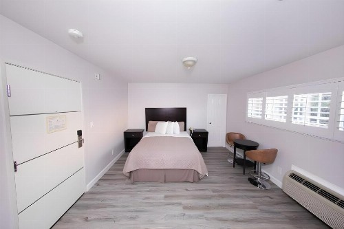 Metropolitan Inn & Suites - image 11