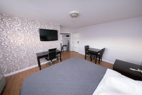 Metropolitan Inn & Suites - image 14