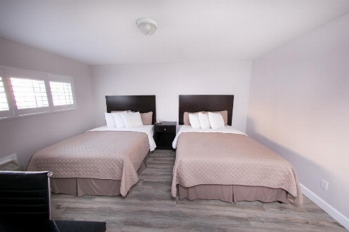 Metropolitan Inn & Suites - image 20