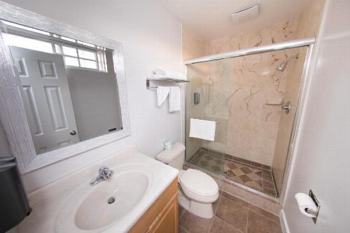 Metropolitan Inn & Suites - image 21