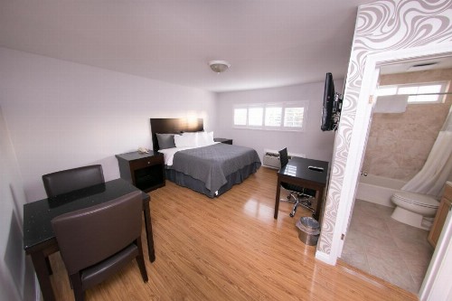 Metropolitan Inn & Suites - image 31