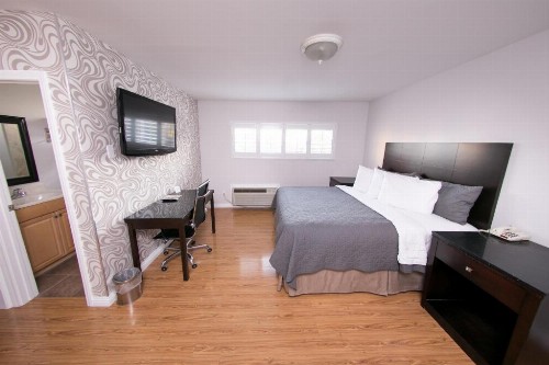 Metropolitan Inn & Suites - image 33