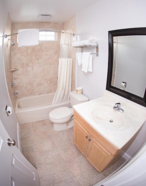 Metropolitan Inn & Suites - image 35