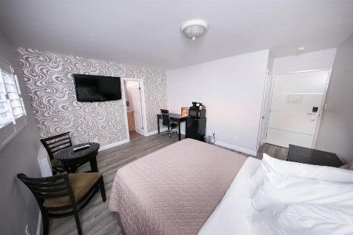 Metropolitan Inn & Suites - image 39