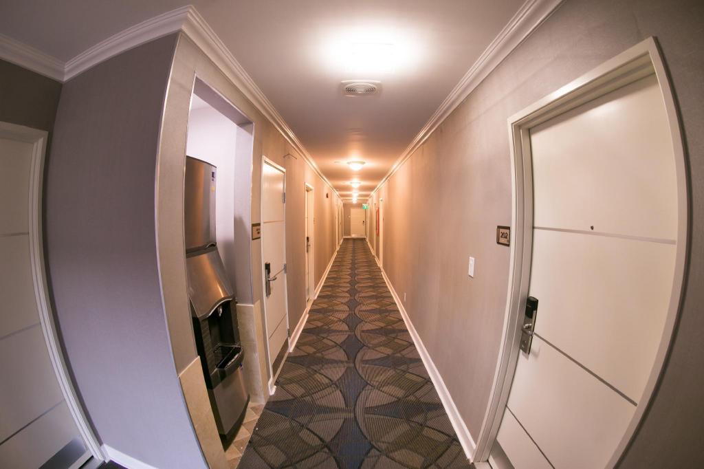 Metropolitan Inn & Suites - image 4
