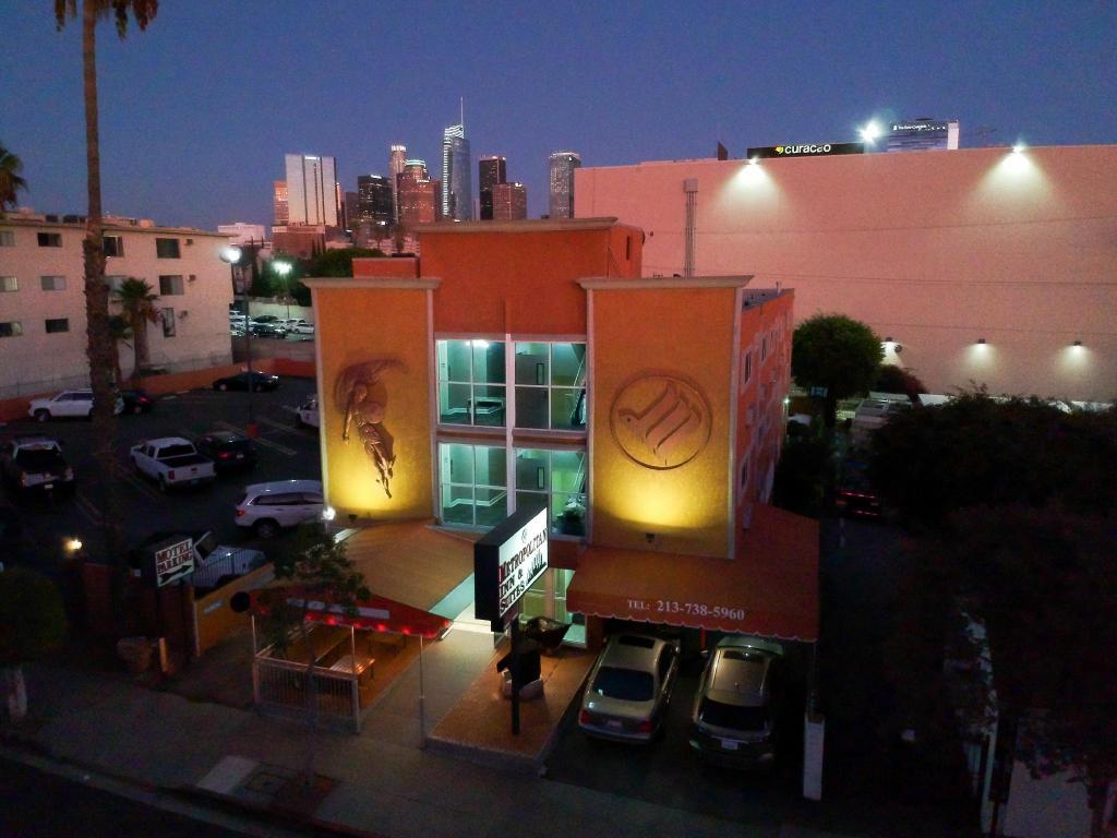 Metropolitan Inn & Suites - image 6