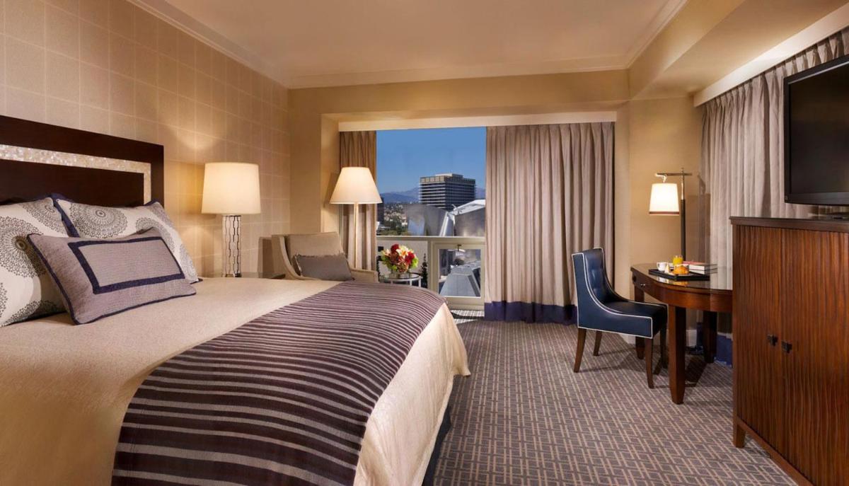Omni Los Angeles Hotel California Plaza - image 3