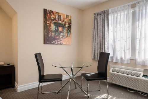Wilshire Crest Hotel - image 13